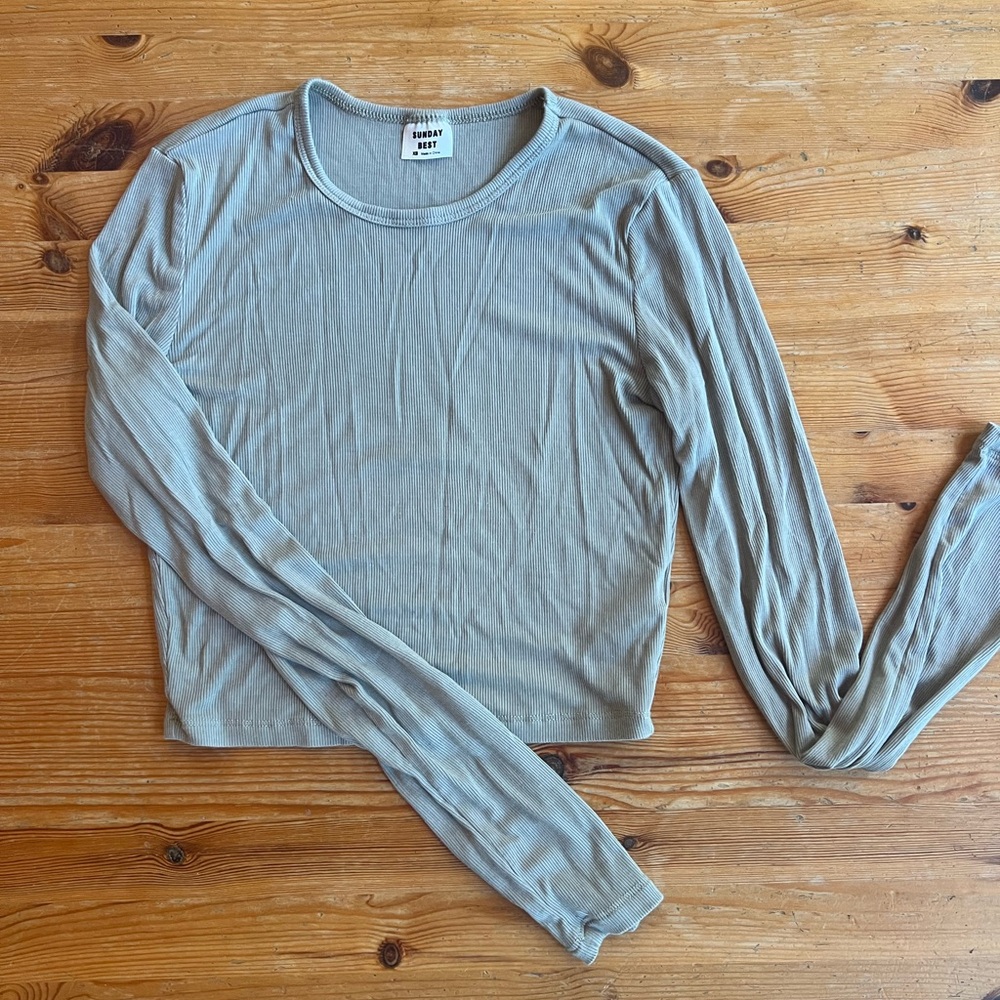 Women’s Aritzia Cropped Long Sleeve